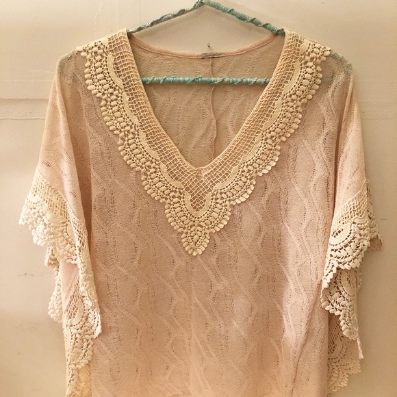 none Tops - Boho Lace Batwing Sleeve Blouse in Cream [used]